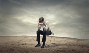 職場で孤立してしまった時の5つの改善策